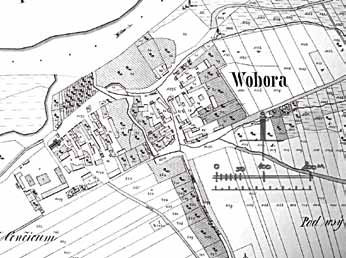 Ve vesnicích se objevují parcely splňující parametry pro městský typ rodinného domu. Výměra se pohybuje kolem 900 m 2, tvar odpovídá obdélníku s poměrem stran přibližně 2:3 až 2:5.