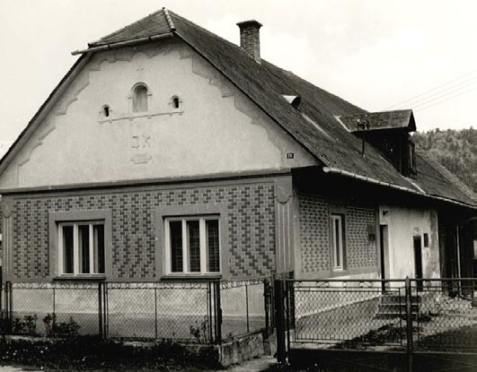 PhDr. Martin Mešša, Ústredie ľudovej umeleckej výroby Bratislava tové otázky ve 20. a 30. letech 20. století. Slovenský národopis 35, 2-3/1987, s.437-439.