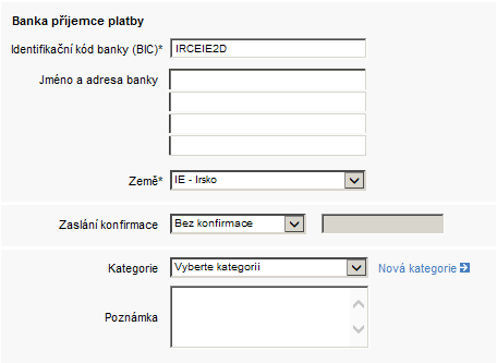 Můžete zadat upřesňující zprávu určenou pro příjemce, a/nebo v případě SEPA plateb můžete uvést referenci plátce.