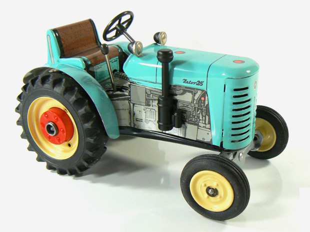 Rámy traktorů Traktory jsou zemědělské stroje, kde se využívá hlavně tažná síla buď k převozu materiálu na návěsu, nebo přívěsu.