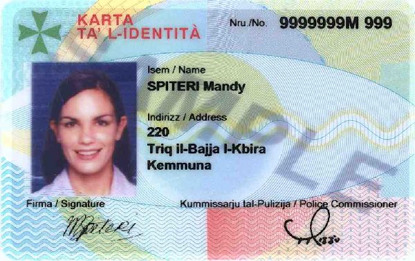 V cestovním pasu (Passport) Osobní identifikační číslo () 20