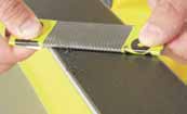 Repair Powder transparent WaxIron 1200/600W Pomocí ocelové cidliny očistěte skluznici a okolí poškozené skluznice.