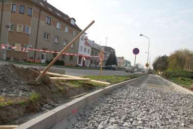 CYKLODOPRAVA V OLOMOUCI Městem prochází dvě mezinárodní cyklostezky EuroVelo 4 (Central