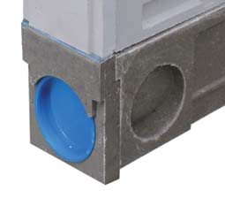 Po vyjmutí víčka je možné do otvoru zasunout plastovou (PVC) trubku Ø110 mm.