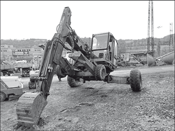 PS 890 000 Kč Rypadlo kolové New Holland NH 95 teleskop, klapačka, r.v. 1996, stav dobrý, okr. JN 485 000 Kč Rypadlo kolové O&K MH3 lžíce, svahovka, r.v. 1985, stav dobrý, okr.