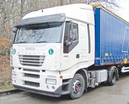 topení, tempomat, ABS, 2x nádrž 800+400l, spojlery, vše v elektrice, chladnička, radio+cd cena 1 160 000,- bez DPH IVECO STRALIS ST