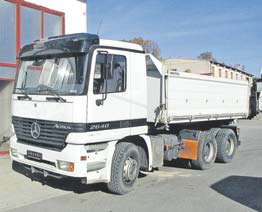 14t, perfektní stav cena 1 690 000,- bez DPH MERCEDES - BENZ 2640 ACTROS 6x4 sklápěč S3, r.v.2001, 400 PS, 154.