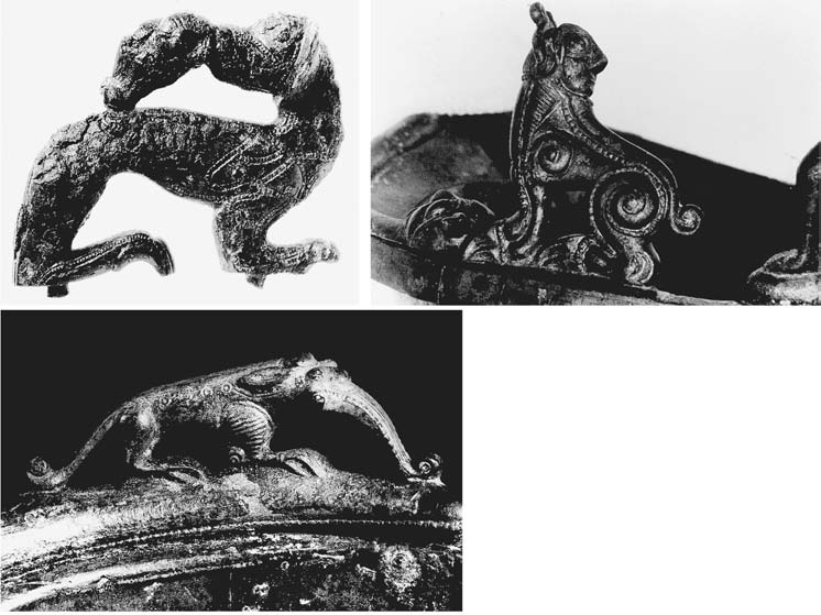 Archeologické rozhledy LXII 2010 317 a b Fig. 7. a Droužkovice, distr. Chomutov, bronze mount from a?flagon lid, length 44 mm (photo: J. V. S.