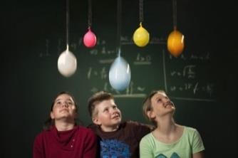 čtvrtletí 2014 rozdělil 1 mil. Kč mezi 22 projektů neziskových organizací Nadace Depositum Bonum vydala výroční zprávu k projektu Elixír do škol.