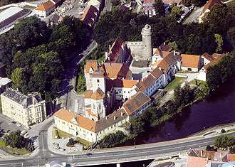 přebírány z okolních zemí Královský regál na stavbu hradů