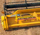 VÝKONNÉ ADAPTÉRY NA KUKUŘICI ODPOVÍDAJÍ PRODUKTIVITĚ ŘADY CR Odborníci New Holland na sklizňovou techniku vyvinuli širokou řadu adaptérů na kukuřici, které jsou dokonale přizpůsobené řadě CR.