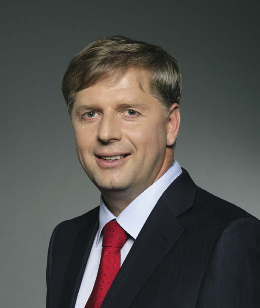 Úvodní slovo ministra zemědělství Úvod Vážení čtenáři, do rukou se Vám dostává Akční plán pro biomasu v ČR na období 2012 2020 (APB).