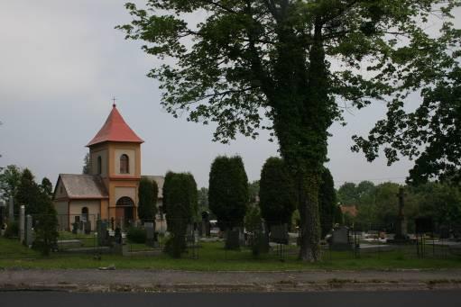 završena původním kamenným křížem stav dobrý Nemovitá kulturní památka Litinový kříž 29404/8-805 parc.