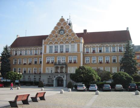 Fasády členěny vertikálním a horizontálním žlábk ováním. parc.č. 198, k.ú. Český Těšín 623164 ul. Vrchlického č. 1/čp. 112 16 autor arch. Karel Valoušek, realizace Ing.