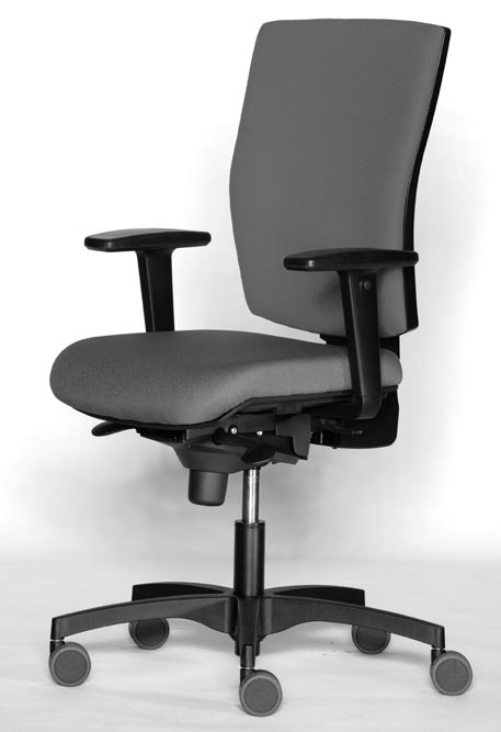 Sedák posunout dopředu, popřípadě dozadu a v požadované pozici uvolnit tlačítko. ebel nach unten drücken. Sitz nach vorn bzw. hinten schieben und Taste in gewünschter Position loslassen.