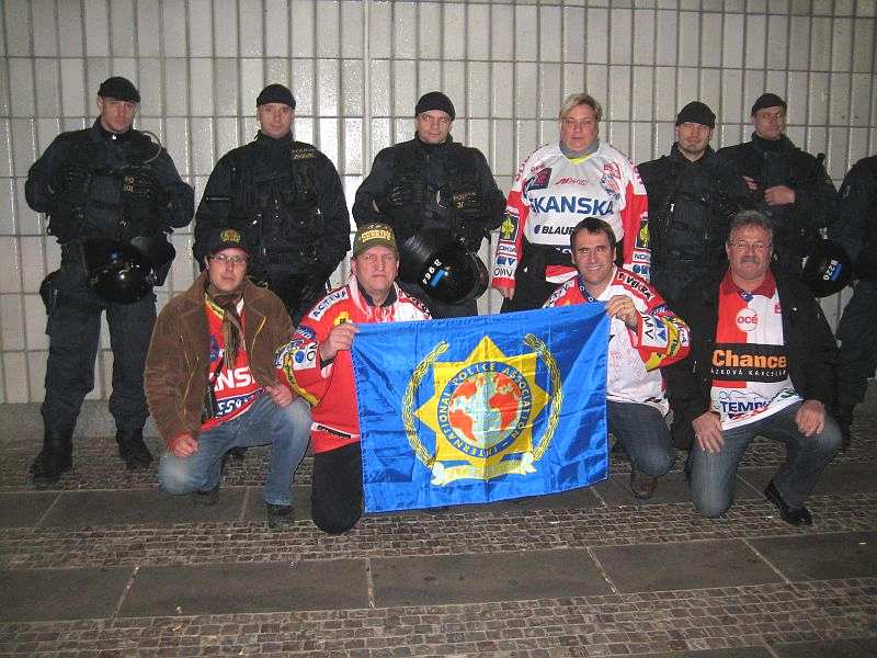 Petra Rézová Foto:Miluška Hlaváčková Redakce: V.Dušek, L. Pelikán, E. Klíma, J. Pleváková, K. Styblíková, L. Burgetová - korektor, A.