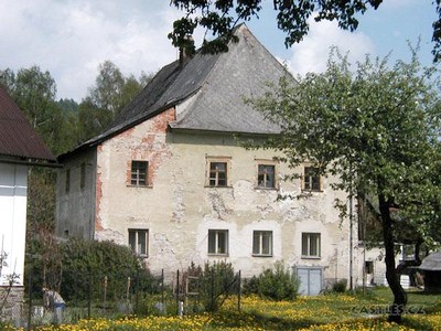 Od roku 2006 dosud probíhá postupné restaurování 14 obrazů Křížové cesty, které byly značně poškozeny.