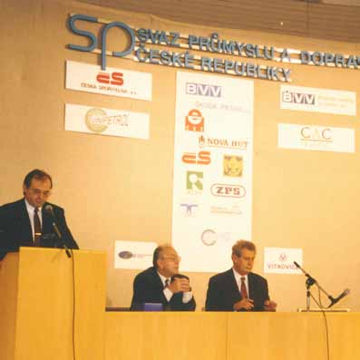 organizace zaměstnavatelů IOE 1993 založení Institutu Svazu průmyslu ČR 1993 Svaz se stává