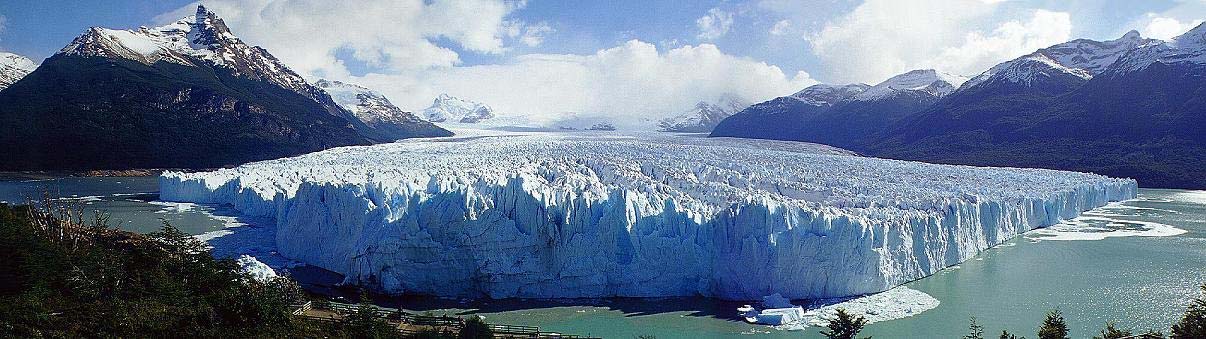 Charakteristika puklin Pukliny příčné Prudký sklon podloží ledovec nestíhá vyrovnat creep = ledopády Okrajové trhliny Okraj ledovce styk s