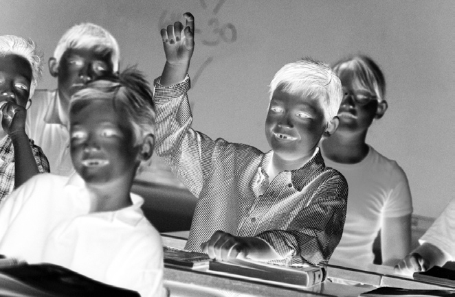 KAPITOLA 4 Zájem a úspěšnost dívek v daných předmětech nejsou a priori očekávány, a proto učitelé/ky při výuce interagují spíše s chlapci, což však zvyšuje odstup dívek od těchto předmětů.