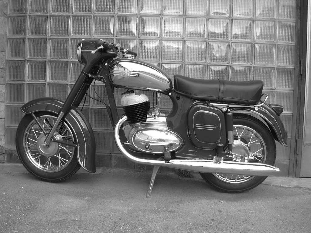 Jawa 250 typ 559 1962-74 Výkon Leistung Horsepower 10,3 kw Rychlost Höchstgeschwindigkeit Maximum