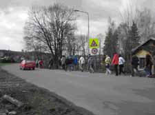 Žáci 4. tříd se ve spolupráci s Policií ČR zúčastnili dopravních hlídek (kontrola chování chodců při přecházení vozovky). Součástí projektu byl také dopravní kurz pro žáky 5.