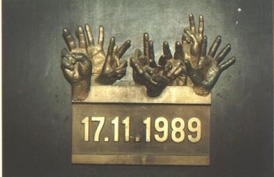 Třetí obnovení Junáka Dr. Karlu Průchovi bylo v roce 1989 v době 3. obnovy českého skautingu 81 let.