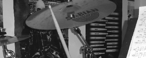 Foto 13 tuned strokes pat í k t m nejbizarn jším zvukovým barvám blanozvu ných bicích nástroj. Lze ji však vkusn využít. CD 5 Stopa 19.
