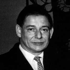 Podstatnější asi bude, že tuto opravdu veleslavnou bondovku nijak a nikde nevypustil Ian Lancaster Fleming (1908 1964).