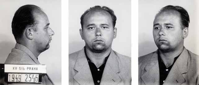 ZABAVENO! Fotografie pořízené StB po zatčení Vladimíra Valenty 30. srpna 1949. Zdroj: ABS režisér propagandistický dokumentární film Kolesa dějin.