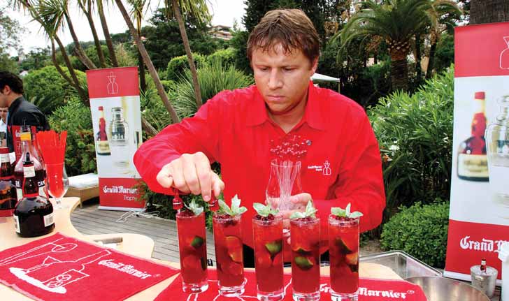 REPORTÁŽ Na letošním finále mezinárodní barmanské soutěže v míchání koktejlů, Grand Marnier Trophy v St.