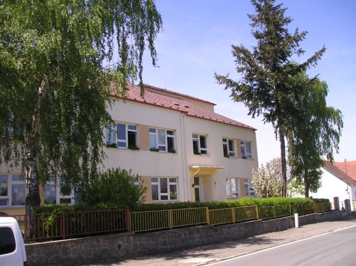 Libr Mandvec Kntakty: Telefn 382 594 118 E-mail zs.kvarv@vlny.cz Web http://www.kvarv/.