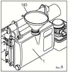 7. Naplňte nádrž na směs (1). Vždy používejte nálevku s filtrem (143), obr. 8.