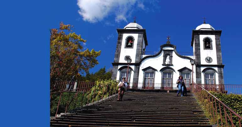 V exilu na Madeiře. Vpravo kostel Nossa Senhora do Monte, v němž je blahoslavený Karel pohřben. města Funchalu, udržel si pozitivní postoj k životu a veselou povahu.
