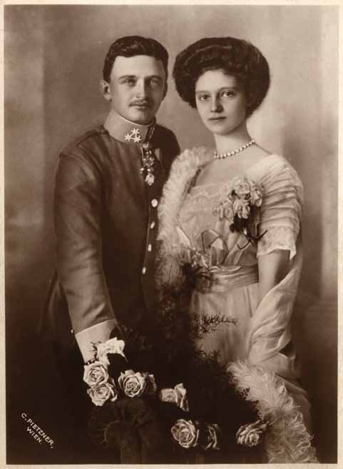 října je to výroční den jeho sňatku se Zitou Bourbon- -Parmskou. Tím je jasně zdůrazněn velký význam, který mělo manželství pro duchovní život blahoslaveného Karla.