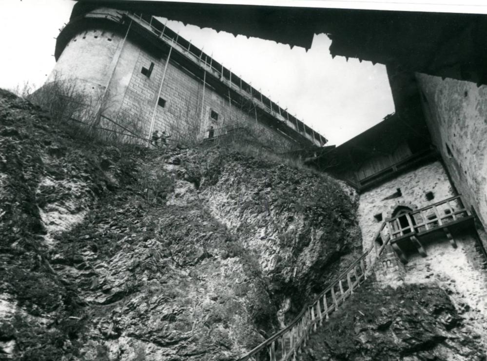 Obrázek 2: Oravský Podzámok, Oravský hrad, pohled na  184