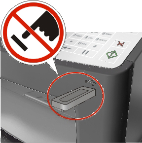 2. Na ovládacím panelu tiskárny se dotkněte dokumentu, který chcete tisknout. 3. Dotyky šipek získáte náhled dokumentu. 4. Pomocí nebo zadejte počet tištěných kopií a dotkněte se Print.