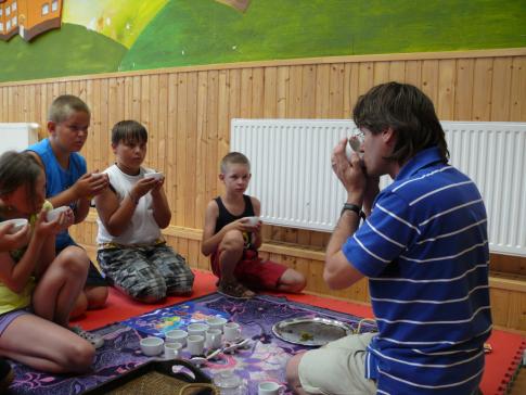 Zapojení veřejnosti do vzdělávání a do procesu plánování v sociálních službách Komunitní plánování je výjimečné právě v tom, že je zaměřeno na stálou komunikaci zpracovatelů, zadavatelů s veřejností.