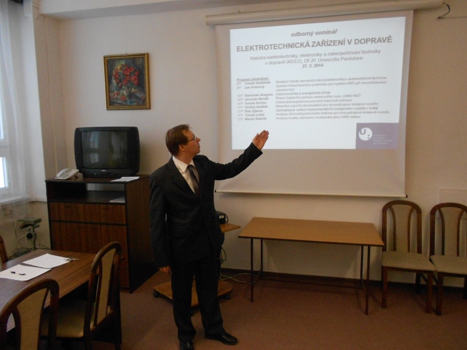 KLÍČOVÉ AKTIVITY ZS ENERGIE 2014 KLÍČOVÉ AKTIVITY- 2 WORKSHOPY Název workshopu: Elektrotechnická zařízení v dopravě Účastníci workshopu: Studenti a akademičtí pracovníci Univerzity Pardubice Místo