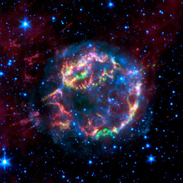 Supernova Termín supernova se vztahuje k několika typům hvězdných explozí, kterými vznikají extrémně jasné objekty složené z