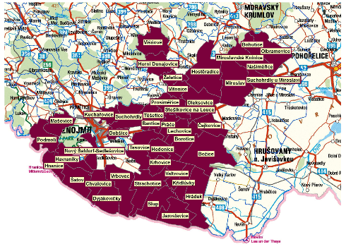 koncentrované ve městě Znojmě). Hustota zalidnění je výrazně nižší než průměr ČR, odpovídá však běžným poměrům v zemědělsky intenzivně využívané krajině.