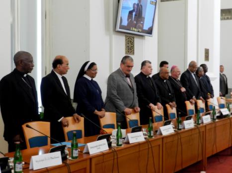 STRÁNKA FARNÍ CHARITY Jak se vydařila sbírka Sbírka humanitární pomoci, kterou jsme pořádali 10. května, naplnila půlku nákladního auta a do naší charitní pokladny přinesla 1 660,- Kč.