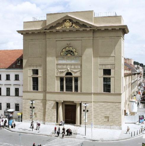 Dům u Hybernů Dům U Hybernů vznikl spojením původně gotického kostela sv.