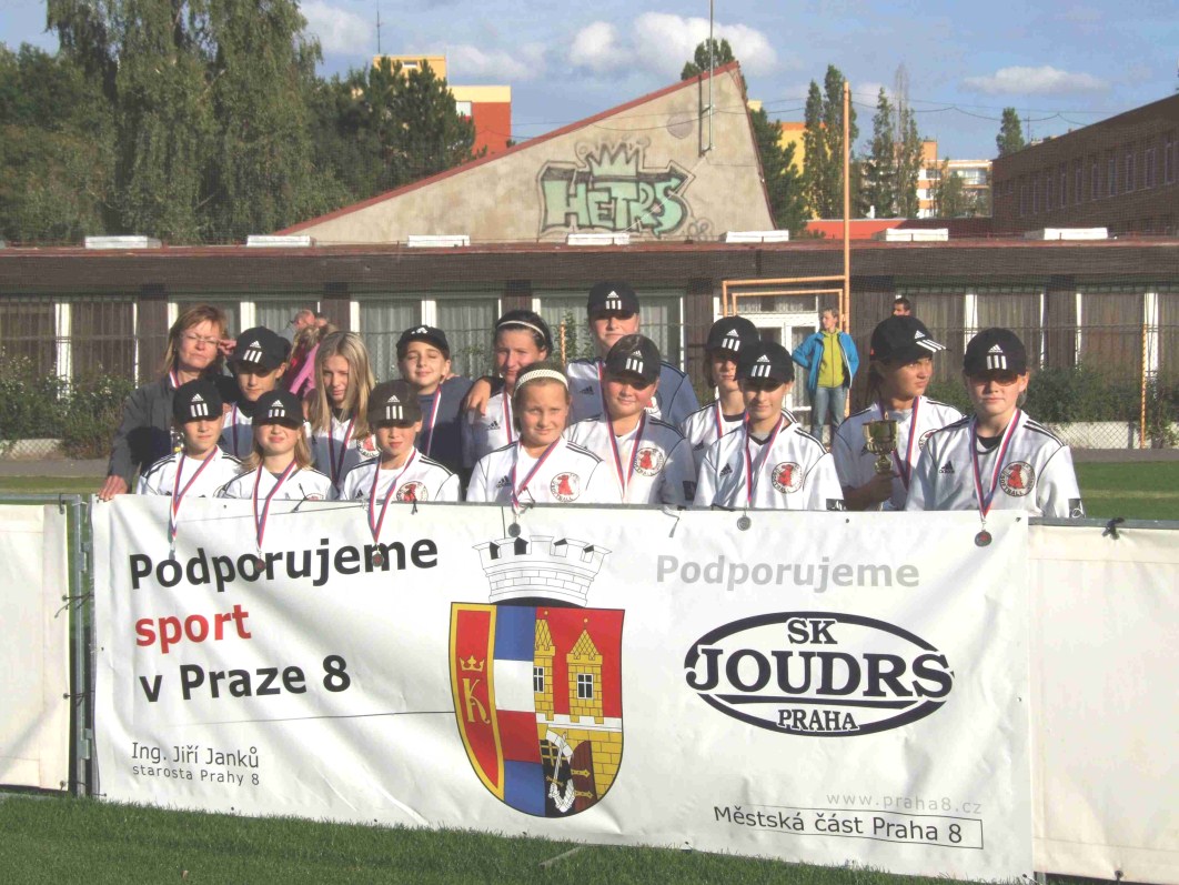 10. 2012 jsou na všech mořích vyhlášeny podzimní prázdniny. Jenţe piráty nic nepřekvapí, jsou vţdy ve střehu a nikdy nespí, zvláště ne ti, co jsou na širém moři.