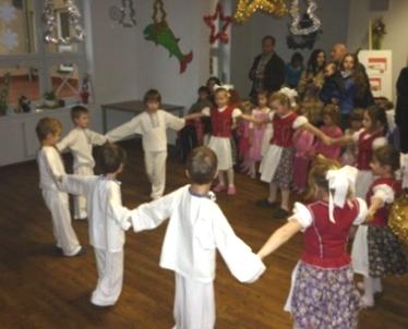 Vánoční trhy Christmas markets MŠ a ZŠ žáci ruční výroba předmětů