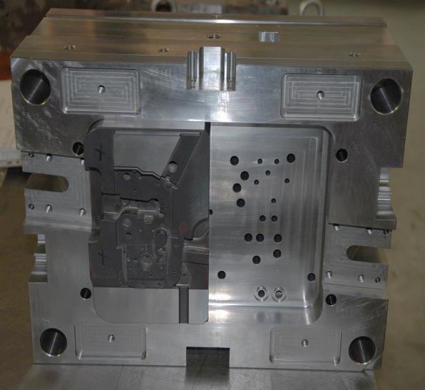 MEPAC CZ - SLUŽBY Výroba a opravy nástrojů a forem CNC obrábění CAD, CAM konstrukce 3D měření 3D skenování a modelování Laserové navařování Laserové