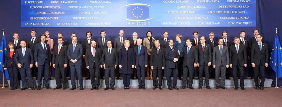 Jak Evropská unie přijímá rozhodnutí Evropská komise je složená z 28 politiků (říká se jim komisaři), po jednom z každé země EU.