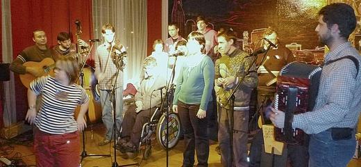 Podpůrné aktivity Živelná pohroma pracuje od roku 2006 pod vedením Jana Šestáka 1x týdně Hudební skupina, folklórní soubor, taneční skupina 10 20 účastníků
