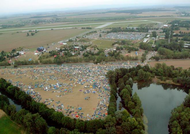 Díky rozsáhlému prostoru, síti asfaltových komunikací, řadě různě rozmístěných staveb, ale také množství vzrostlých stromů lze areál využít pro