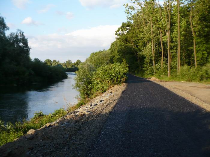 MARKETINGOVÁ STUDIE CYKLOTRAS A CYKLOSTEZEK V REGIONU HRANICKO Zpracovatel: Hranická rozvojová agentura,